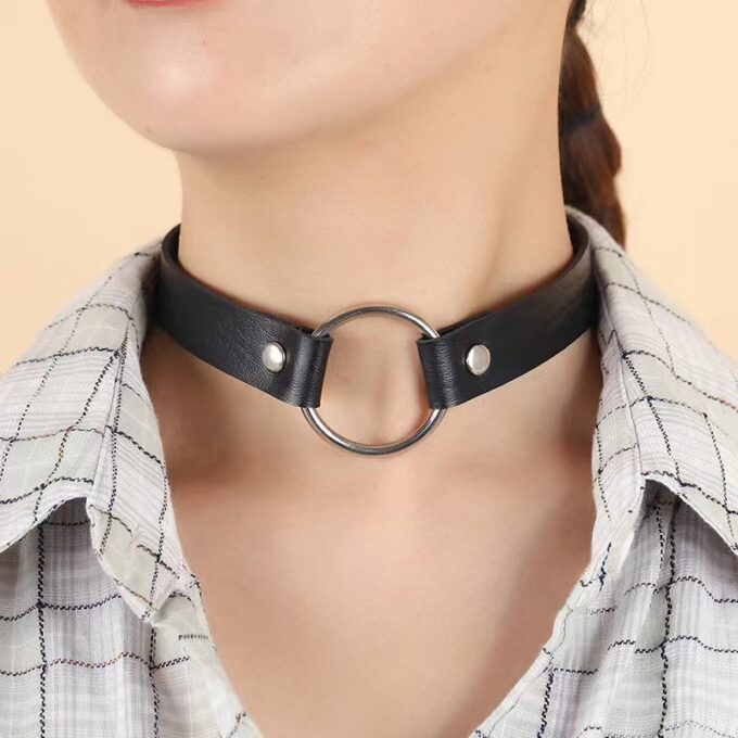 Choker din Piele Ecologica cu Inel Metalic 1 Choker din Piele Ecologica cu Inel Metalic