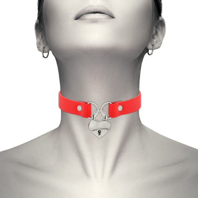 Choker COQUETTE Hand Crafted Choker, din piele vegană, accesoriu cu inimă, culoare roșu cu argintiu, 40 cm 1 Choker COQUETTE Hand Crafted Choker, din piele vegană, accesoriu cu inimă, culoare roșu cu argintiu, 40 cm