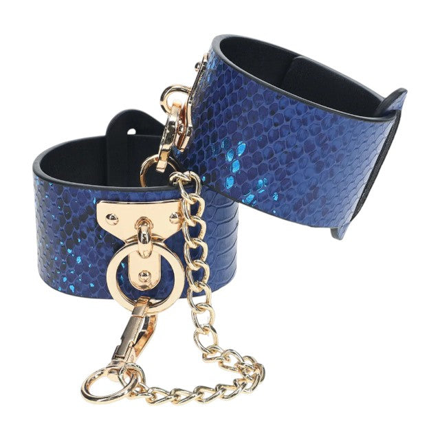 Cătușe OUCH! Handcuffs - Florence Collection, pentru jocuri erotice BDSM, design de piele de șarpe, cu lanț auriu, culoare albastru 1 Cătușe OUCH! Handcuffs - Florence Collection, pentru jocuri erotice BDSM, design de piele de șarpe, cu lanț auriu, culoare albastru
