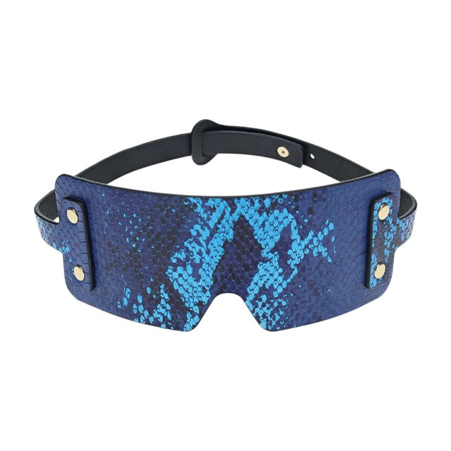 Mască OUCH! By Shots Blindfold, pentru jocuri erotice BDSM, din piele îmbinată, cu design de piele de șarpe, culoare albastru 1 Mască OUCH! By Shots Blindfold, pentru jocuri erotice BDSM, din piele îmbinată, cu design de piele de șarpe, culoare albastru
